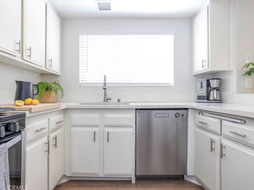 73 Woodleaf, Irvine CA  92614-7081 exterior