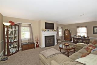 4 Buxmont Ln, Stonybrook, NY 11790-2524