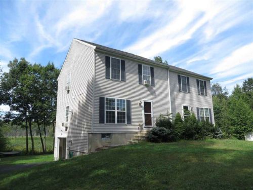 7 Grebenstein Dr, Newton, NH 03858-3607