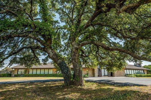 12 Fossil Hill Rd, Weatherford, TX 76087-8626