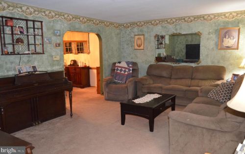 19 Marmic Dr, Southampton PA 18966-1728 exterior