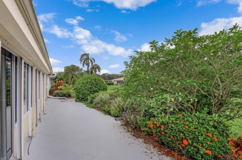 39 Glades Blvd, Naples FL  34112-1024 exterior