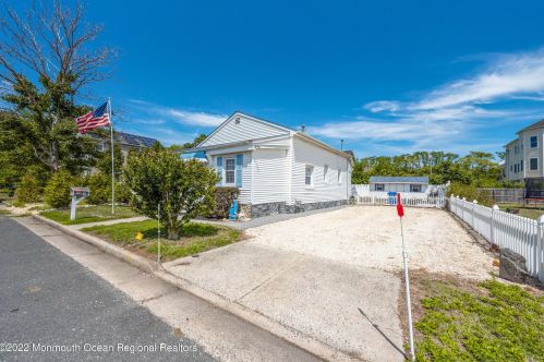 187 Seabreeze Ave, Middletown, NJ 07748-5550