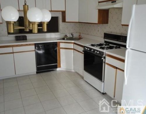 75 Whitehead Ln, East Brunswick NJ  08816-5633 exterior