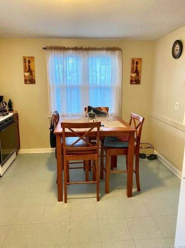 51 Lakeview Ter, Derby CT 06418-1057 exterior