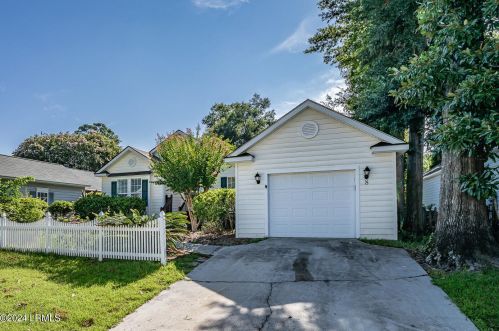 8 Wateree Ct, Beaufort SC  29902-3332 exterior