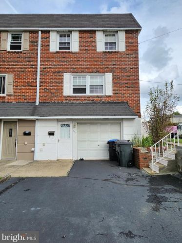 647 Caroline Dr, Norristown, PA 19401-3517