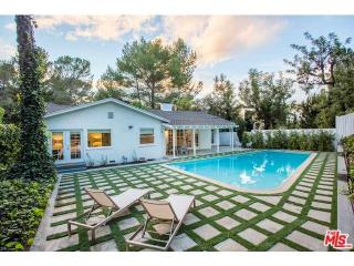 16649 Calneva Dr, Van Nuys, CA 91436-4168
