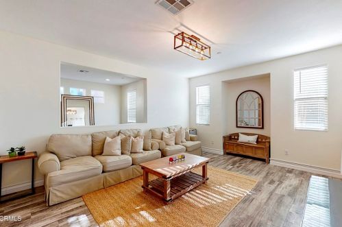 3120 Lisbon Ln, Oxnard CA 93036-7623 exterior