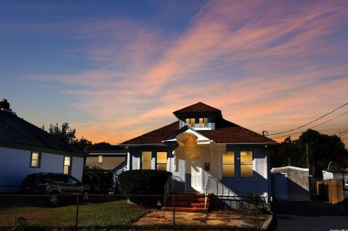 308 4th Ave, Bayshore, NY 11706-6528