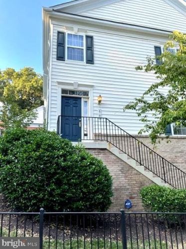 59 Danbury St, Washington, DC 20032-5874