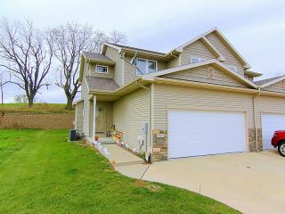 393 Aspen Dr, Norwalk, IA 50211-2116