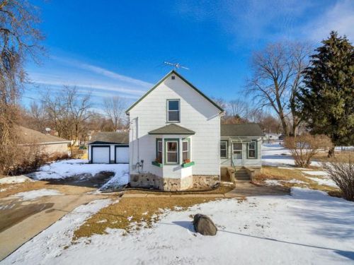 330 Kettle Moraine Dr, Slinger WI  53086-9507 exterior