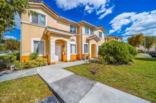 7345 174th Ter, Hialeah, FL 33015-1133