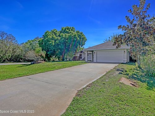 919 Dolphin Ave, Sebastian, FL 32958-5119