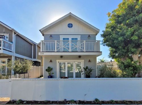 208 Indianapolis Ave, Huntington Beach, CA 92648-4323
