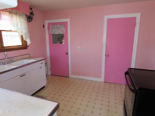 2 Water St, Adams MA 01220-1032 exterior