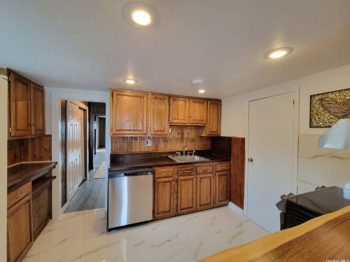 14-11 Cross Bay Blvd, Far Rockaway NY  11693-1026 exterior