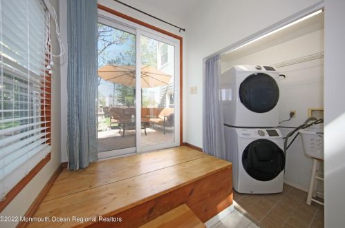 9 Maplewood Dr, Middletown NJ 07748-1543 exterior