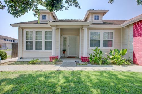 1429 Emerald Dr, Livingston CA  95334-9490 exterior