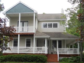 4 Joseph St, Saratoga Springs NY  12866-3837 exterior