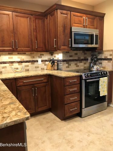 18 Edward Ave, Adams, MA 01220-1615