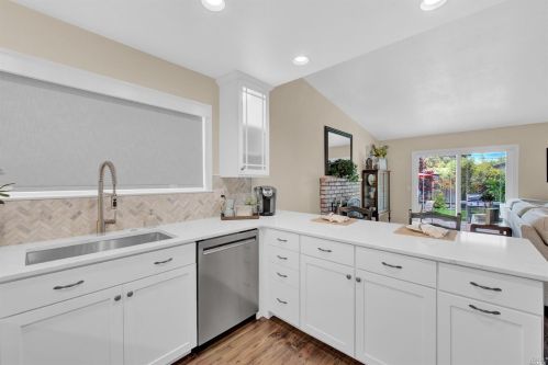 1000 Woodridge Dr, Vacaville CA  95687-6440 exterior