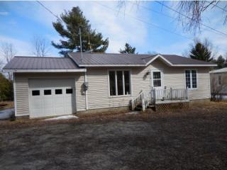 8 Anick Ave, Alburgh, VT 05440-4016