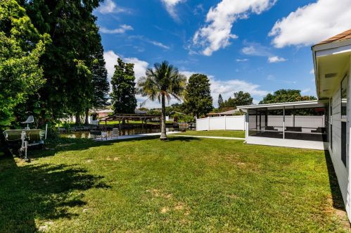 1426 Avenue H, Winter Haven FL  33881-4353 exterior