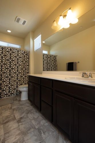 730 Sawtooth St, Manteca CA  95337-7827 exterior