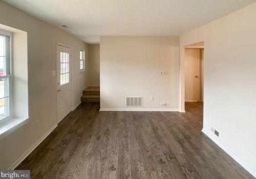 108 Robins Run, Swedesboro NJ  08085-1336 exterior
