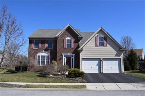 2079 Stafford Dr, Macungie, PA 18062-8234