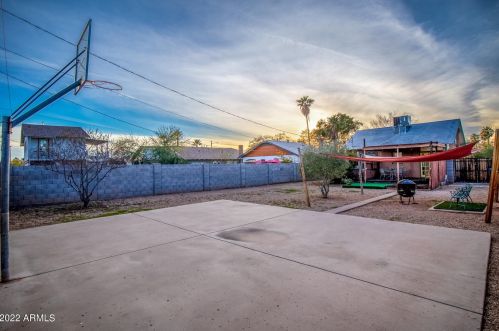 2233 9th St, Phoenix AZ 85006-1050 exterior