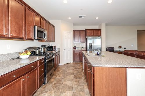 1381 Tevin Way, Madera CA  93637-6508 exterior