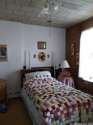 18 Simsbury St, Waterbury CT  06704-2719 exterior