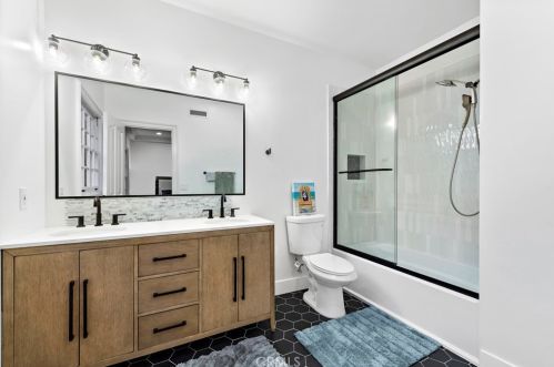 7 Cheshire Ct, Newport Beach CA  exterior