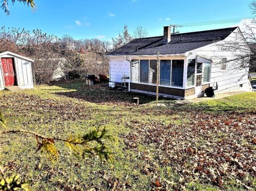 22 Park Rd, Waterbury, CT 06708-2729