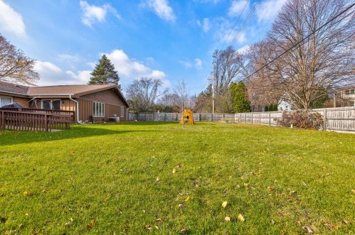 4700 Donges Ln, Milwaukee, WI 53223-1448