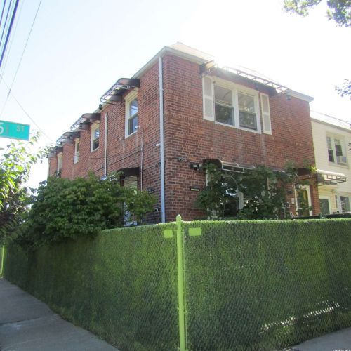 82-01 251st St, Jamaica, NY 11426-2604