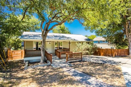 1326 Delano St, Austin TX  78721-2106 exterior