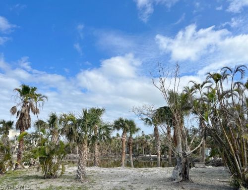 220 Palm Lk Dr, Sanibel FL 33957-5601 exterior