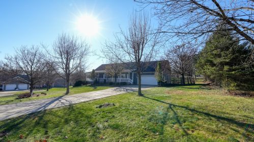 1416 Bart Ln, Zanesville, OH 43701-7085