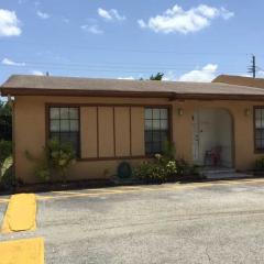 7946 Pembroke Rd, Hollywood FL  33023-2467 exterior