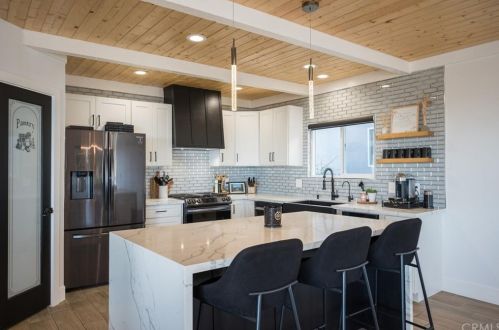 981 Bakersfield St, Pismo Beach CA  93449-2403 exterior