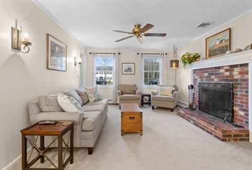 11 Matthew Ln, Mansfield MA 02048-3254 exterior