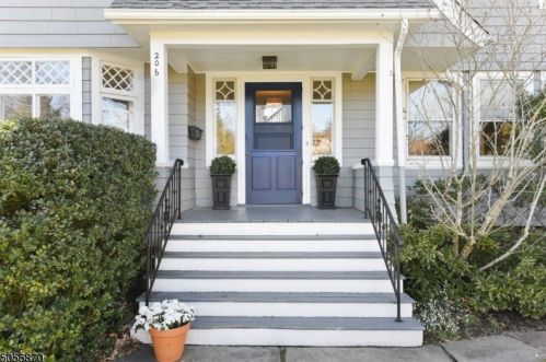 206 Midland Ave, Montclair, NJ 07042-3028