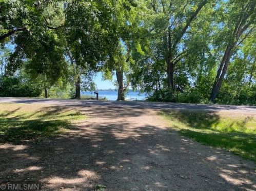 700 Pleasure Dr, Litchfield MN  55355-3534 exterior