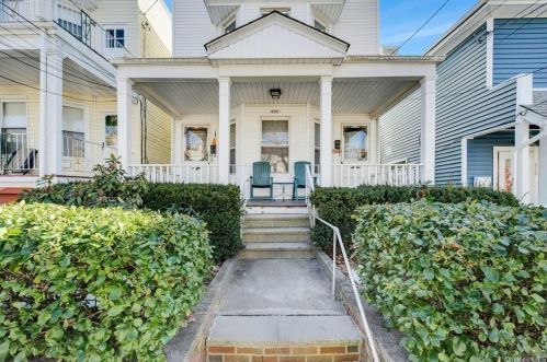 420 239th St, Bronx, NY 10470-1704