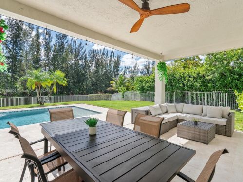 3761 144th Ave, Hollywood FL  33027-3785 exterior