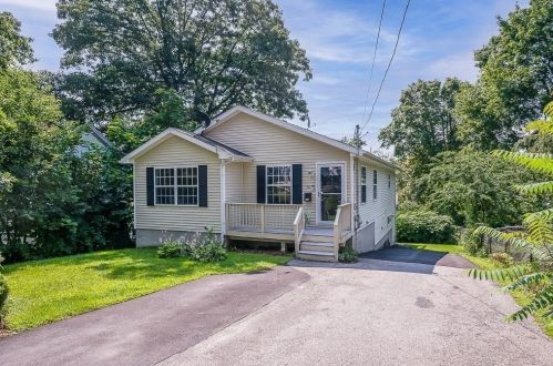 52 Bremer St, Worcester, MA 01605-3202